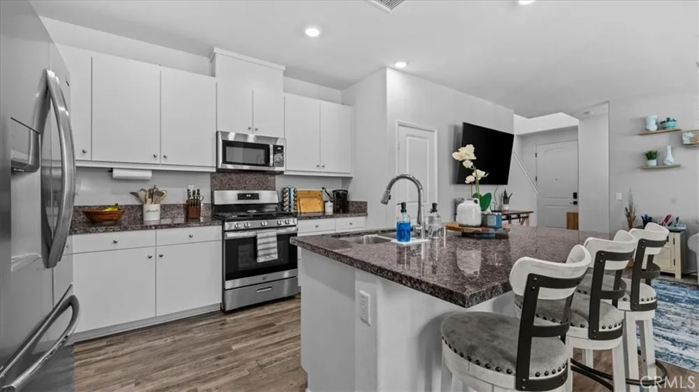 5604 Alta Mura way Fontana, CA 92337