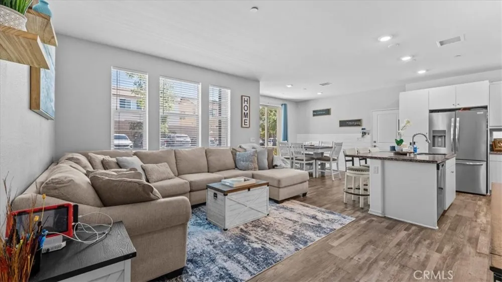 5604 Alta Mura way Fontana, CA 92337