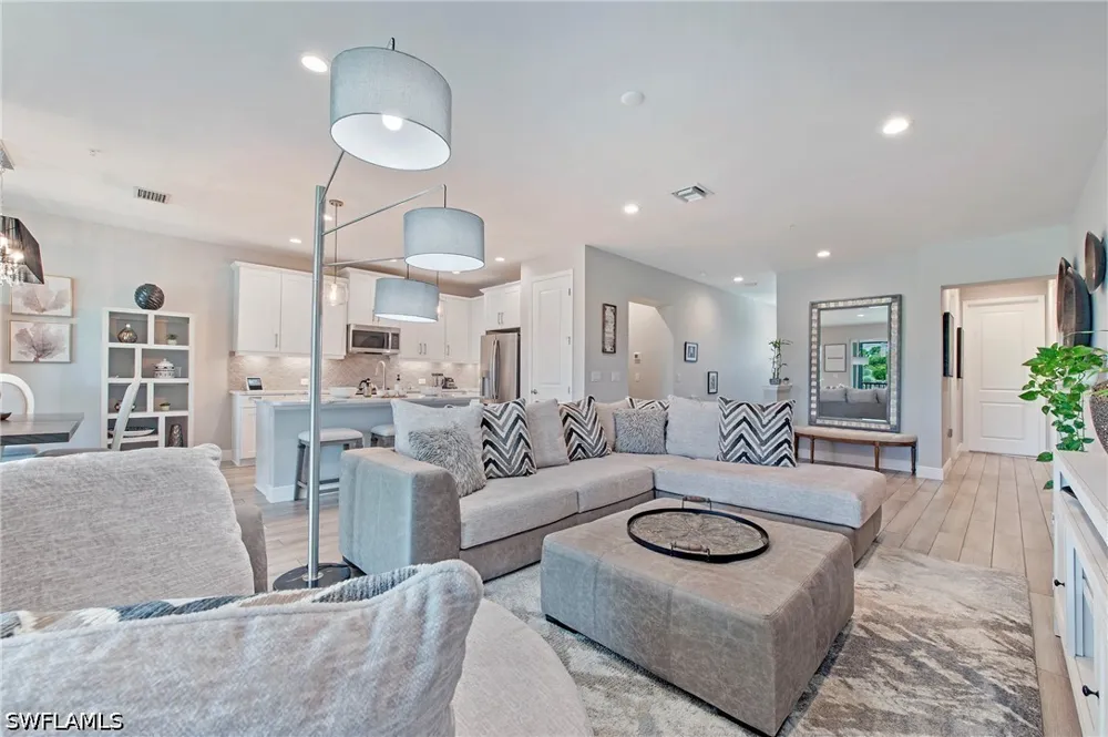 Seychelles Drive #407 Naples, FL 34112