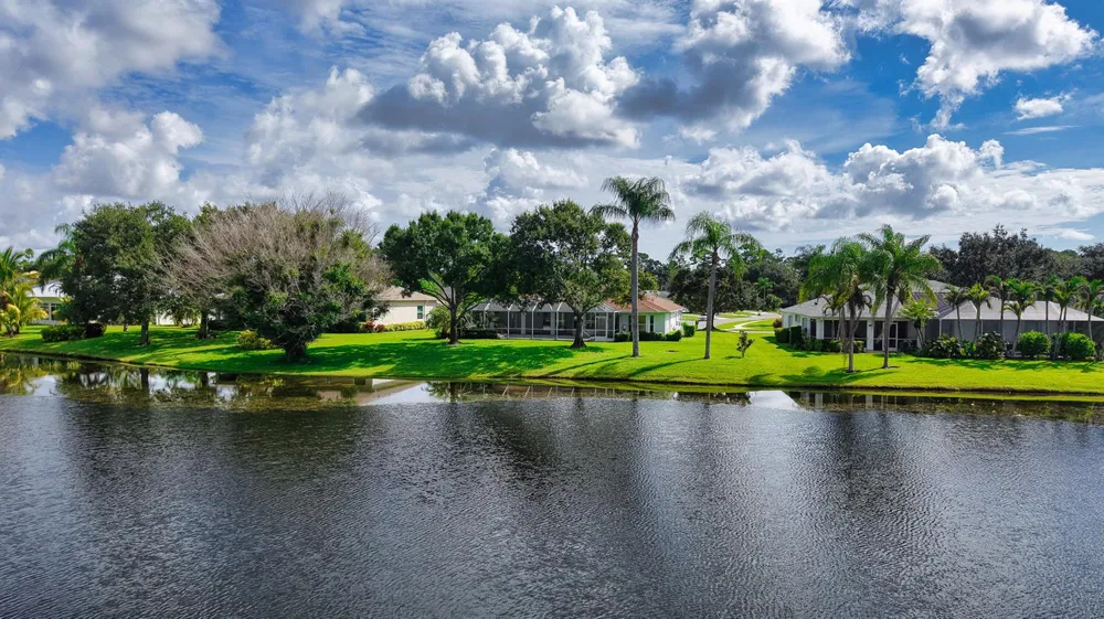 240 53RD CIRCLE Vero Beach, FL 32968