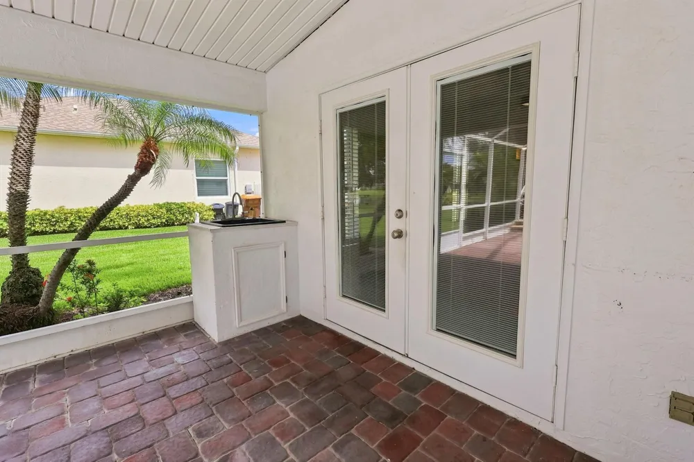 240 53RD CIRCLE Vero Beach, FL 32968