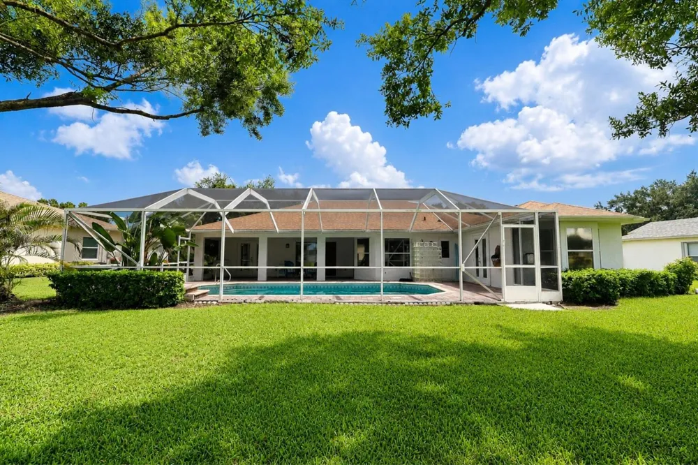 240 53RD CIRCLE Vero Beach, FL 32968