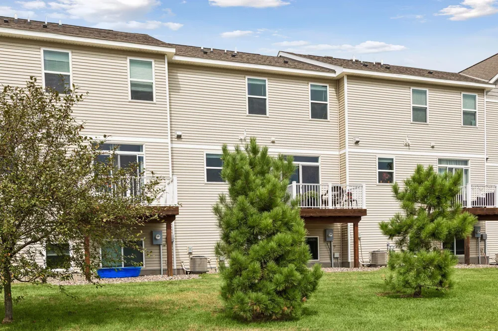 8757 Granite Lane Woodbury, MN 55129