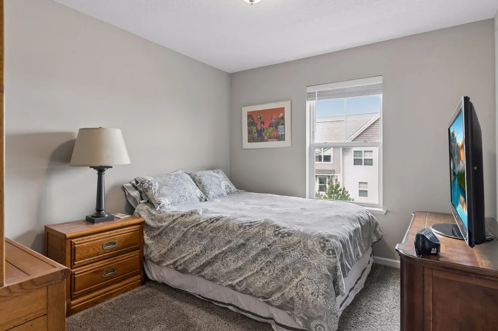 8757 Granite Lane Woodbury, MN 55129