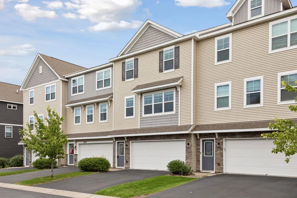 8757 Granite Lane Woodbury, MN 55129