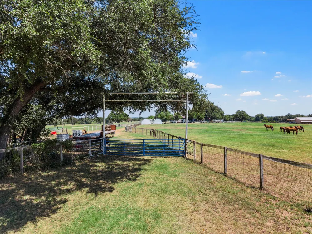 2015 FM 935 Lott, TX 76656
