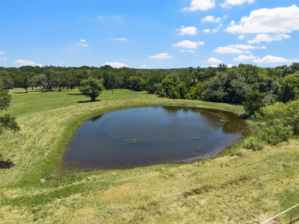 2015 FM 935 Lott, TX 76656