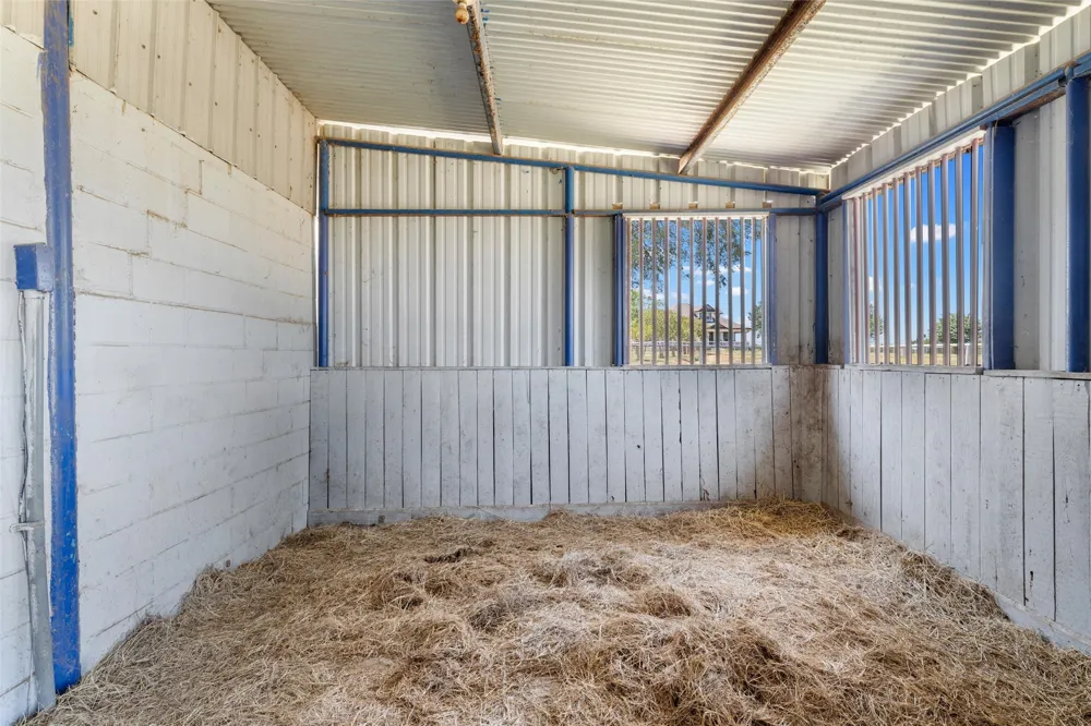 2015 FM 935 Lott, TX 76656