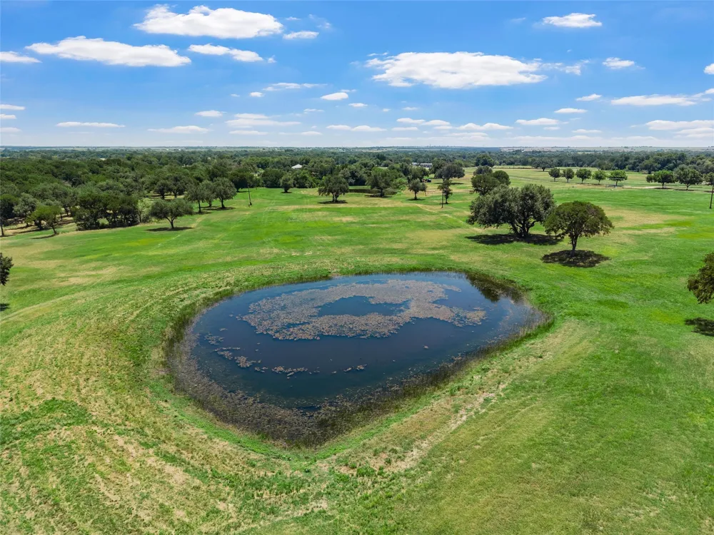 2015 FM 935 Lott, TX 76656
