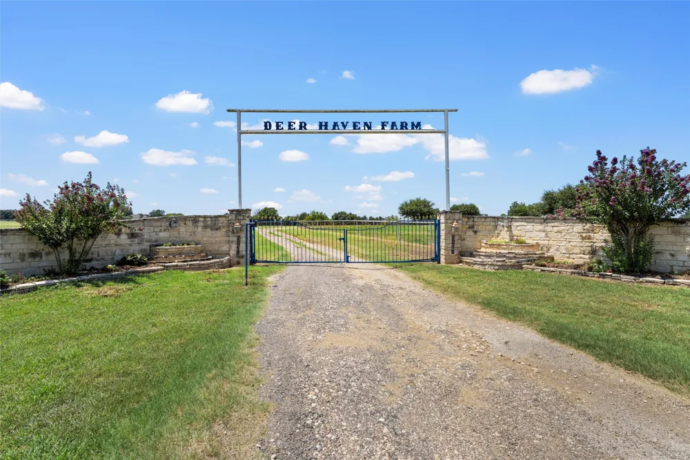 2015 FM 935 Lott, TX 76656