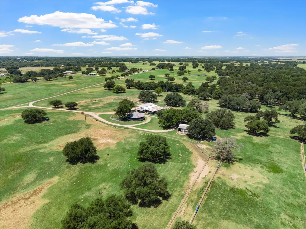 2015 FM 935 Lott, TX 76656