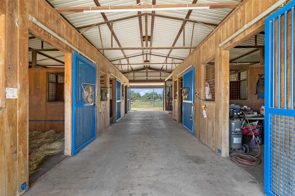 2015 FM 935 Lott, TX 76656