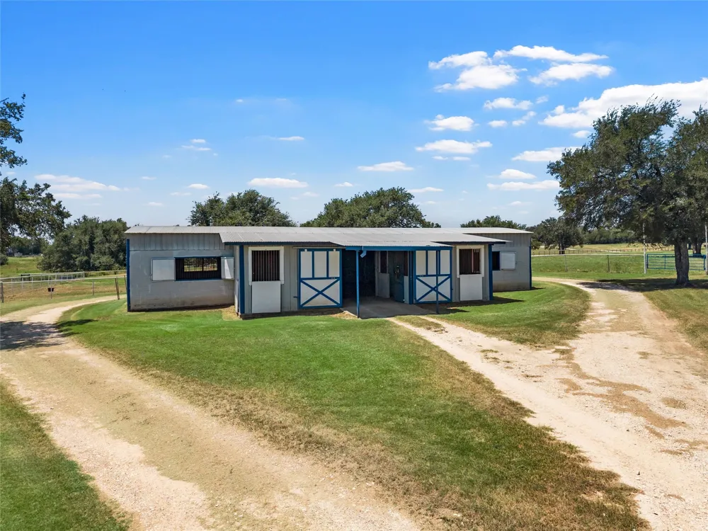 2015 FM 935 Lott, TX 76656