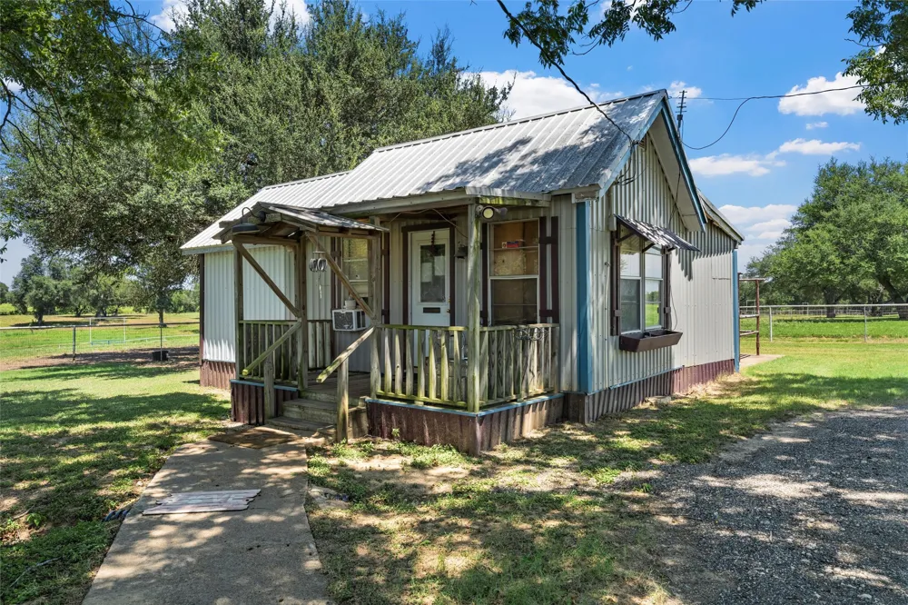 2015 FM 935 Lott, TX 76656