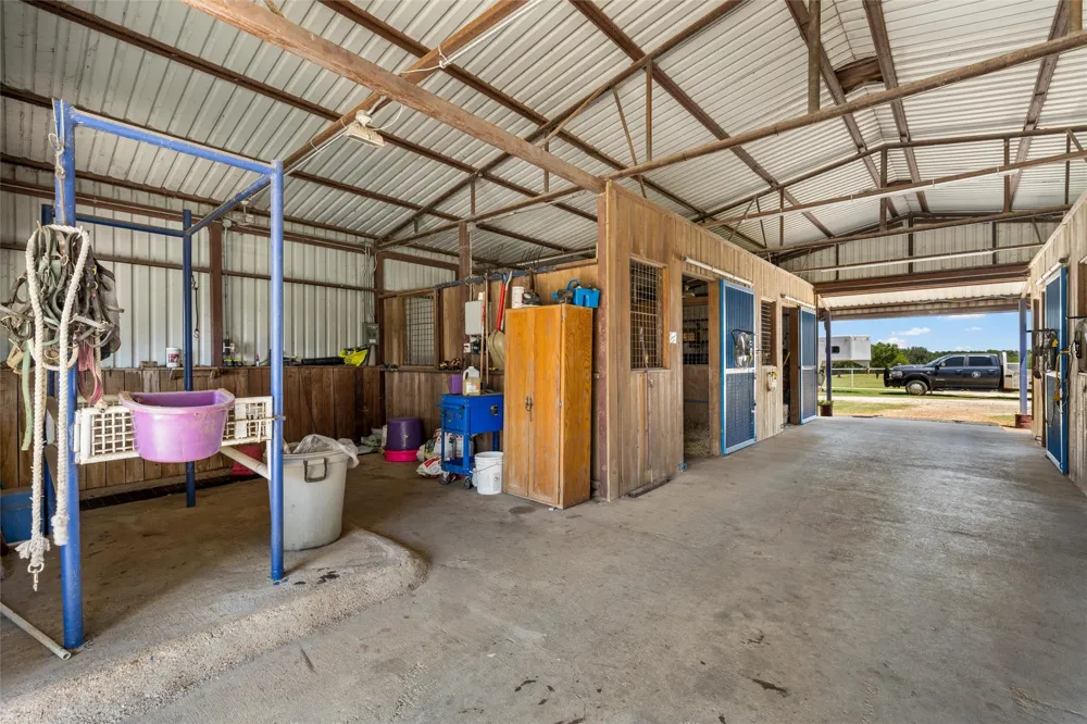 2015 FM 935 Lott, TX 76656