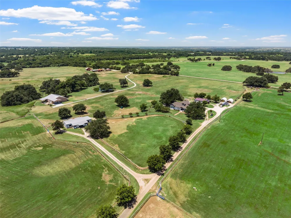 2015 FM 935 Lott, TX 76656