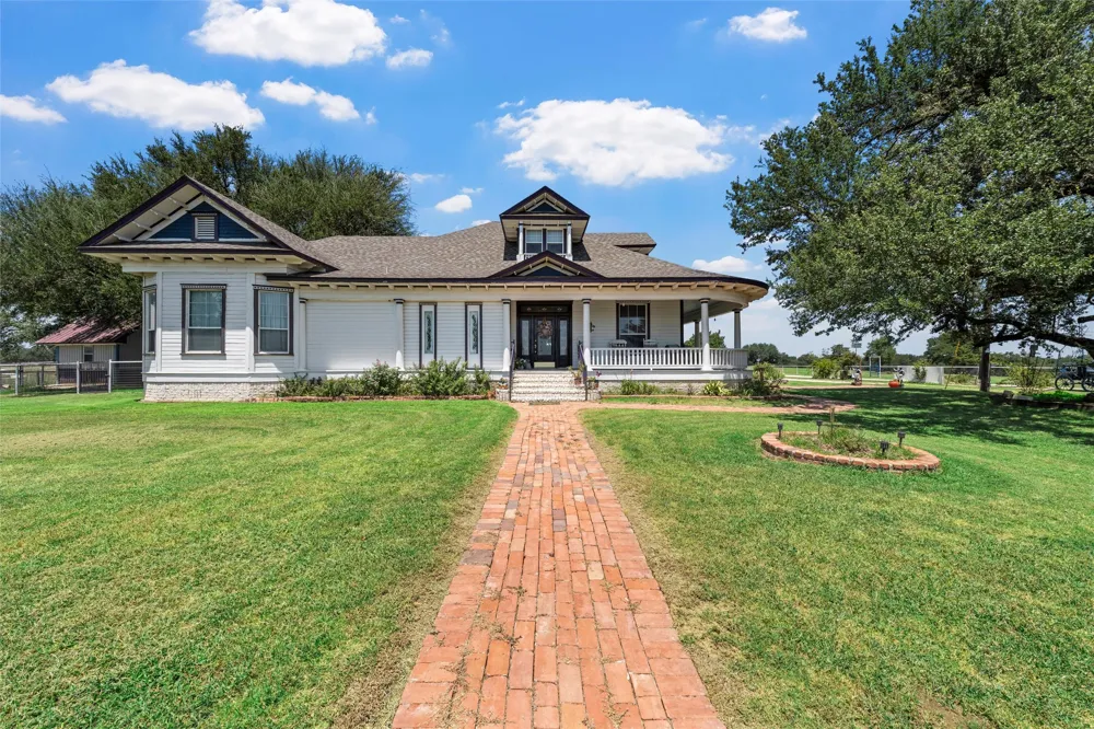 2015 FM 935 Lott, TX 76656