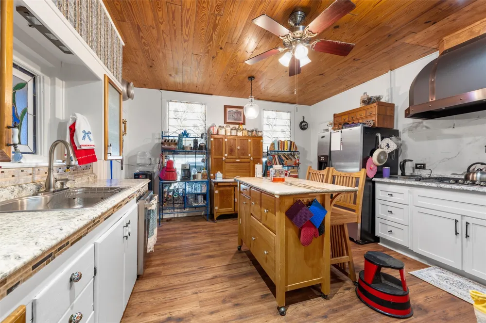 2015 FM 935 Lott, TX 76656