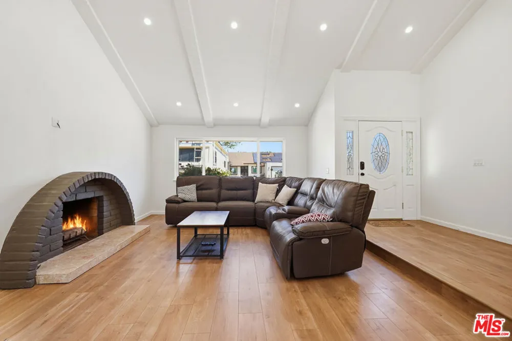 5920 E Malton Avenue Simi Valley, CA 93063