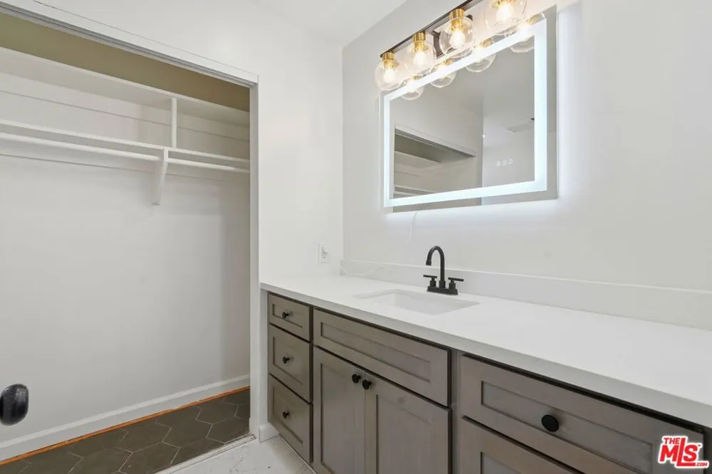 5920 E Malton Avenue Simi Valley, CA 93063
