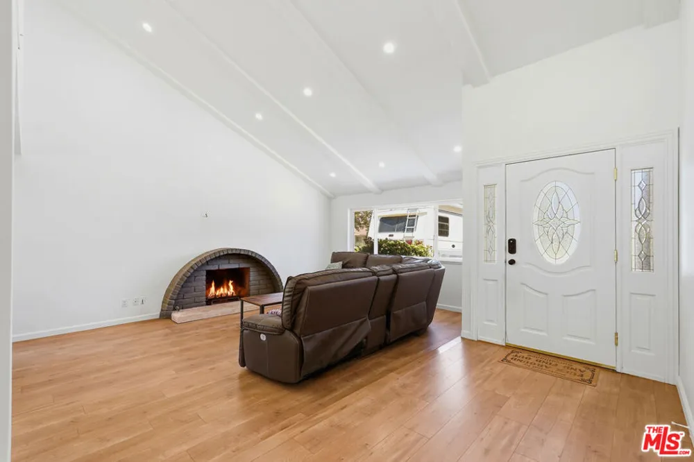 5920 E Malton Avenue Simi Valley, CA 93063
