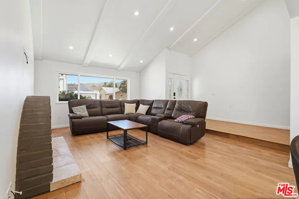 5920 E Malton Avenue Simi Valley, CA 93063