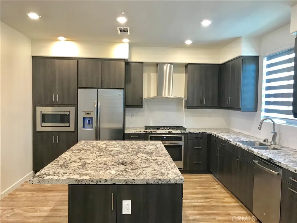 258 Harringay Irvine, CA 92618
