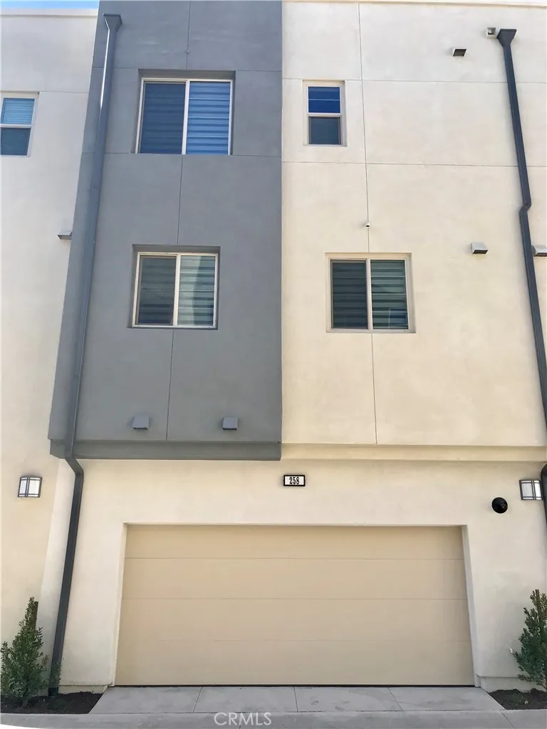 258 Harringay Irvine, CA 92618