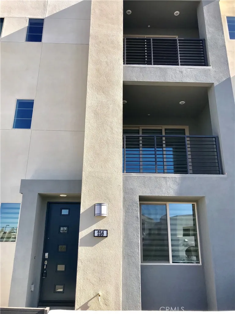 258 Harringay Irvine, CA 92618
