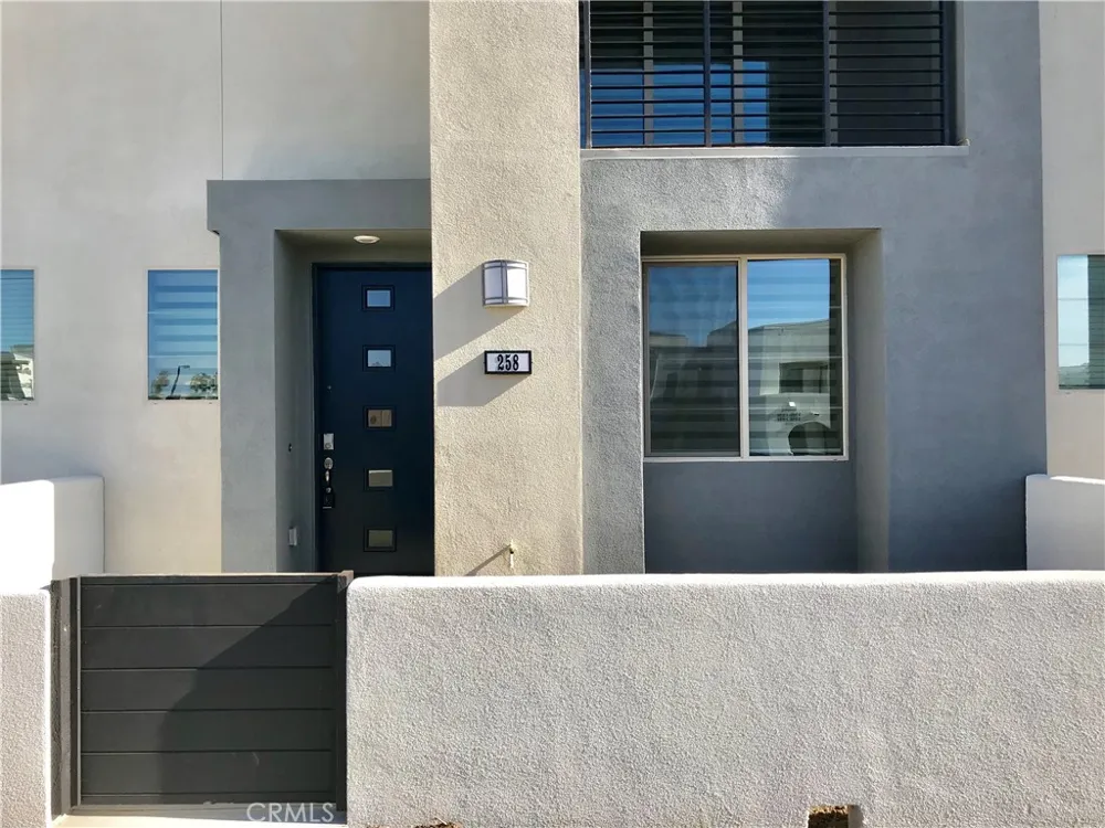 258 Harringay Irvine, CA 92618