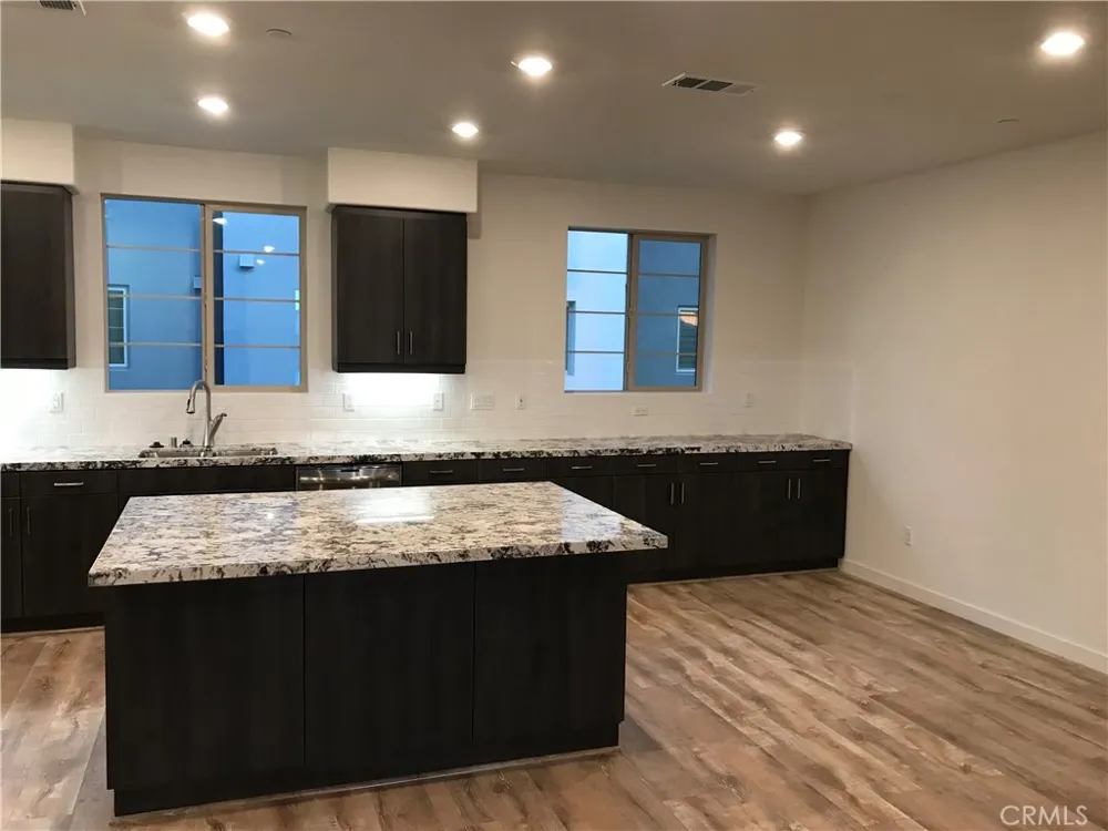 258 Harringay Irvine, CA 92618