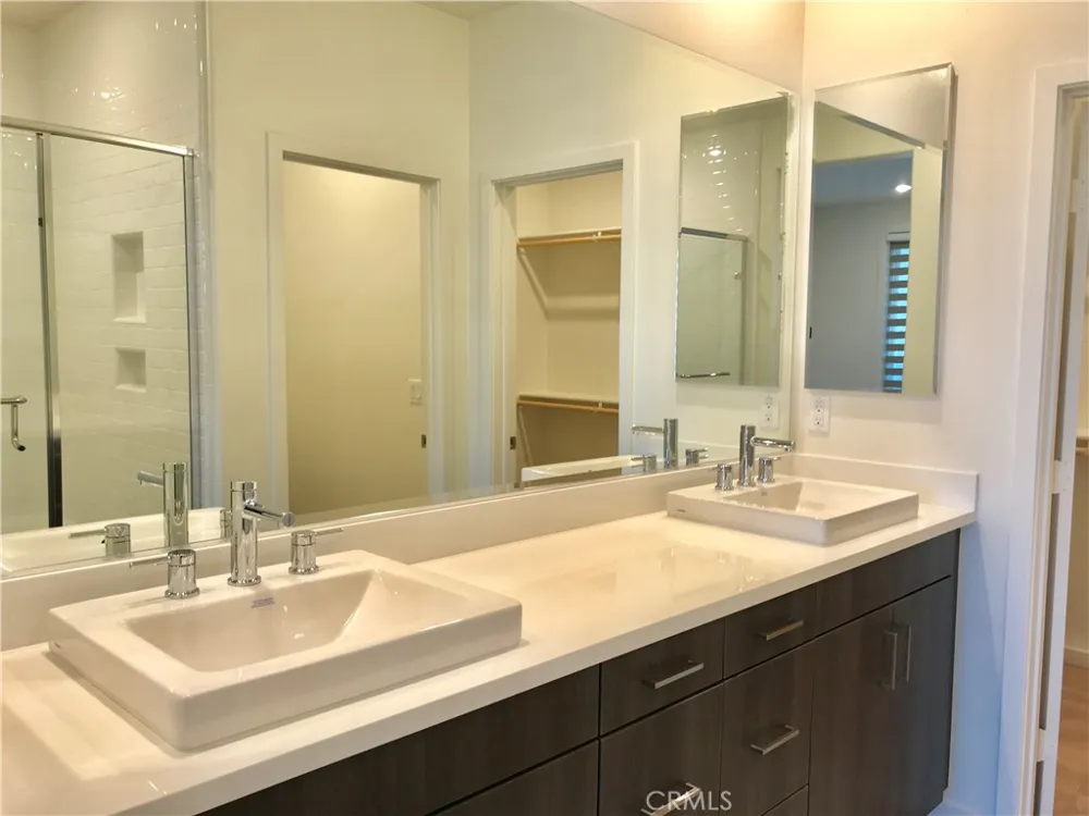 258 Harringay Irvine, CA 92618