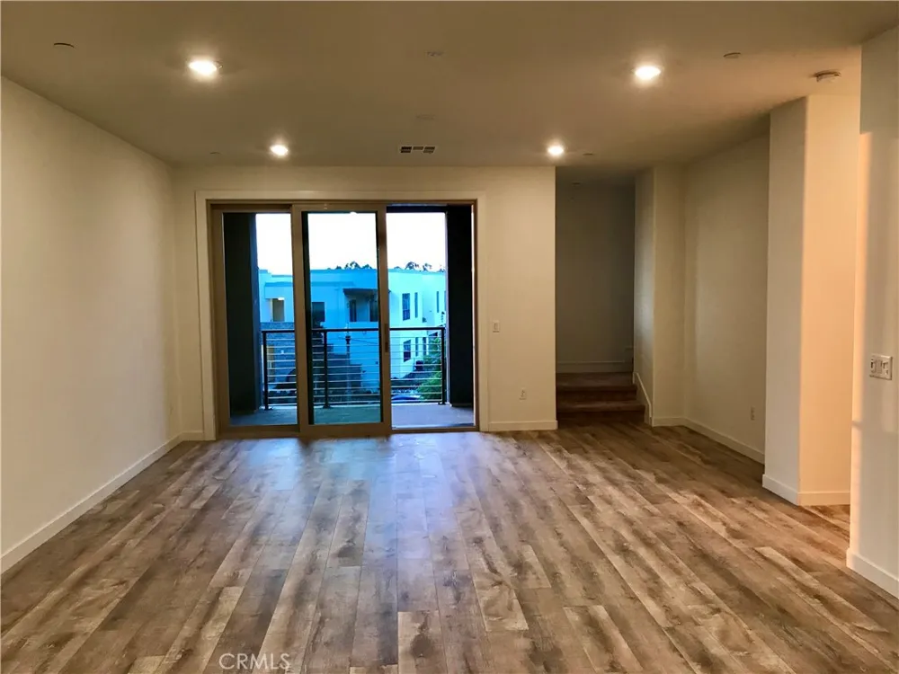 258 Harringay Irvine, CA 92618