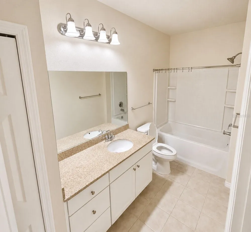 430 SOUTHERN PECAN CIRCLE #106 Winter Garden, FL 34787