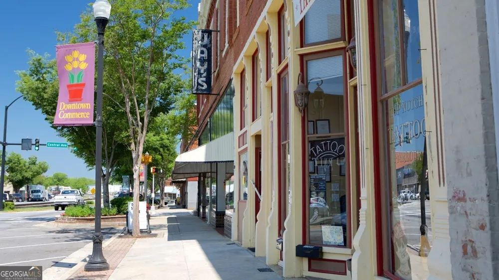 166 Freedom LN Commerce, GA 30530