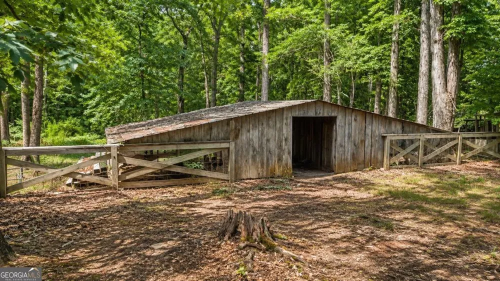 2363 Rat Kinney RD Statham, GA 30666