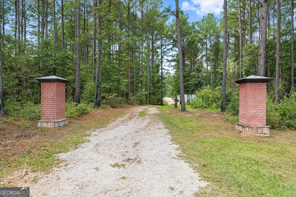 5076 Bevis RD Franklin, GA 30217