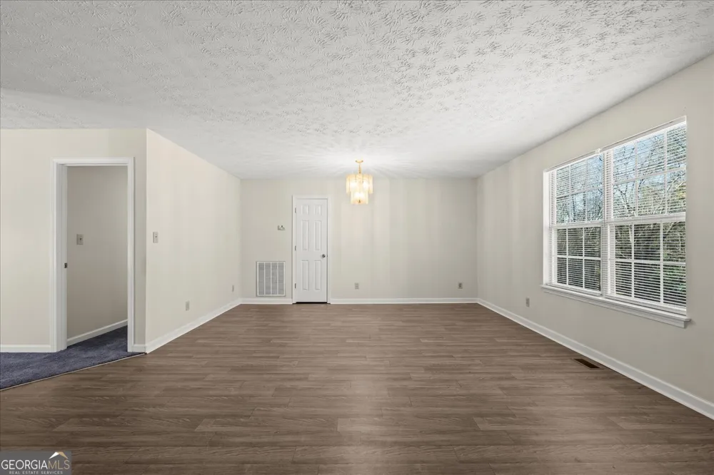 1328 Ward DR Elberton, GA 30635