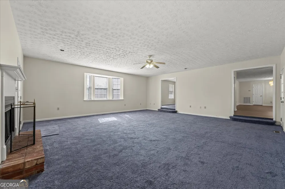 1328 Ward DR Elberton, GA 30635