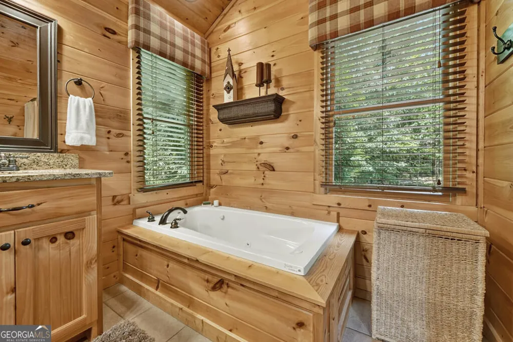 104 Gibbs TRL Mineral Bluff, GA 30559