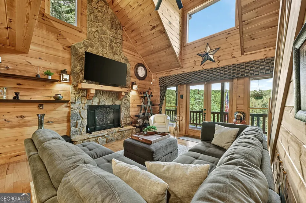 104 Gibbs TRL Mineral Bluff, GA 30559