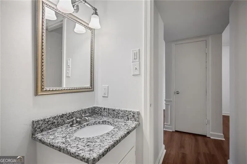 122 Woodmere SQ NW Atlanta, GA 30327