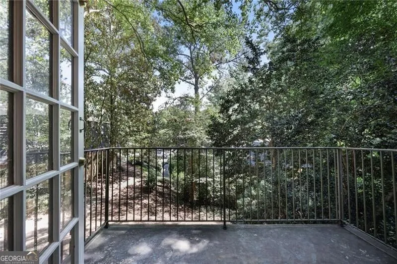 122 Woodmere SQ NW Atlanta, GA 30327