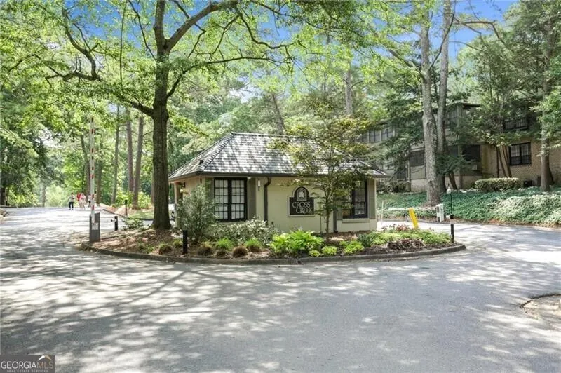 122 Woodmere SQ NW Atlanta, GA 30327