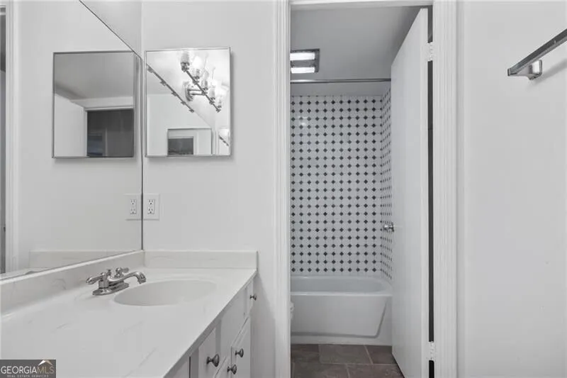 122 Woodmere SQ NW Atlanta, GA 30327