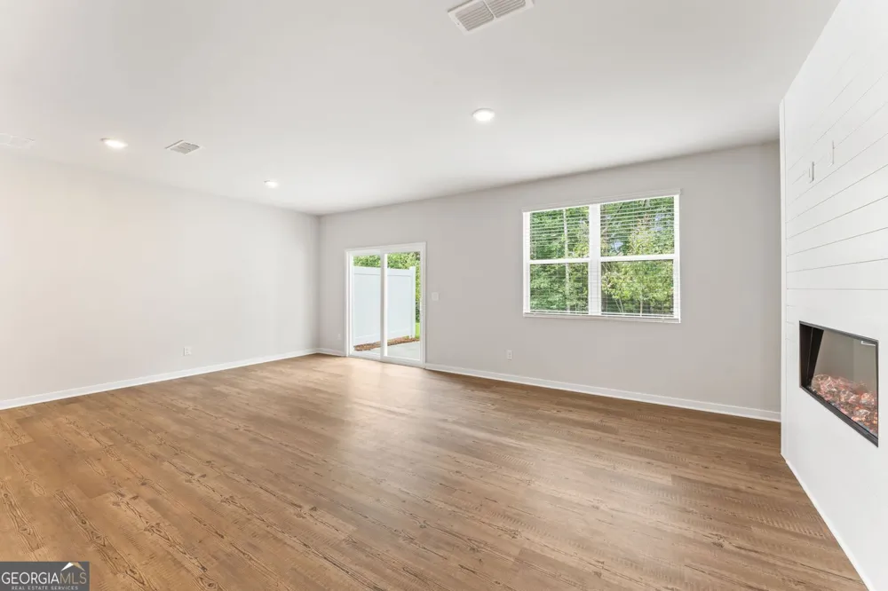 7477 Clover LN Flowery Branch, GA 30542
