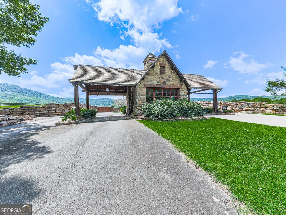 201 Mountainside PKWY Ellijay, GA 30536