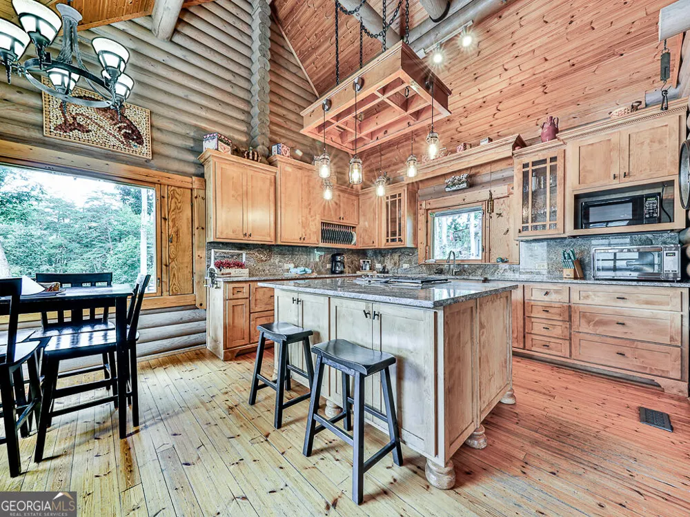 201 Mountainside PKWY Ellijay, GA 30536