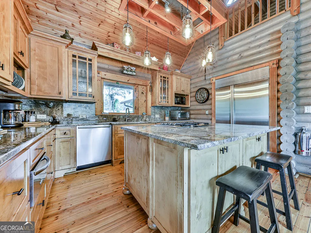 201 Mountainside PKWY Ellijay, GA 30536