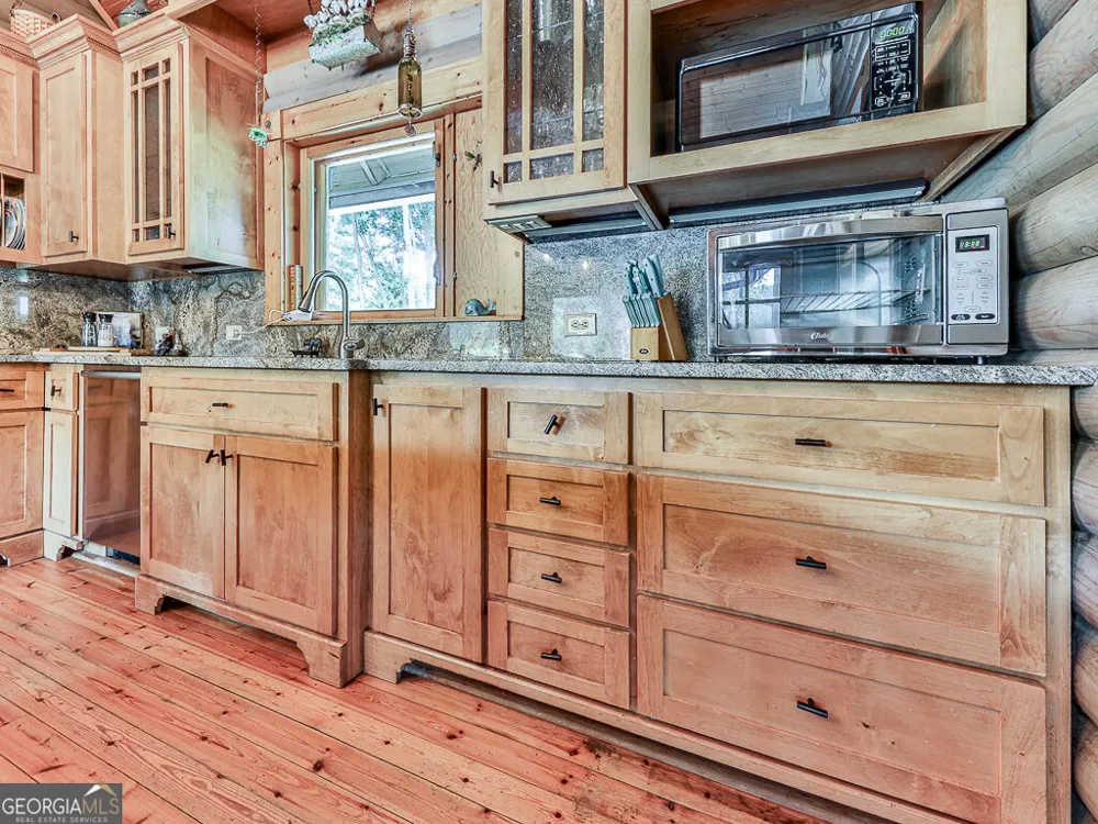 201 Mountainside PKWY Ellijay, GA 30536
